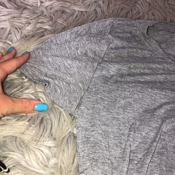 Hollister Graphic Tee - Picture 2 of 3